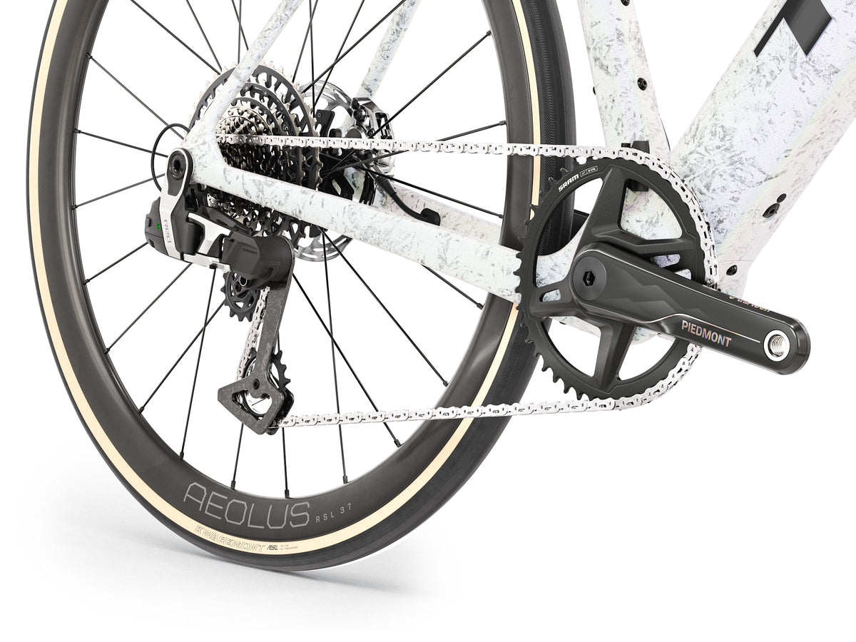 Trek Domane+ SL 9 AXS Gen 5 Mother of Pearl/Silver Marble