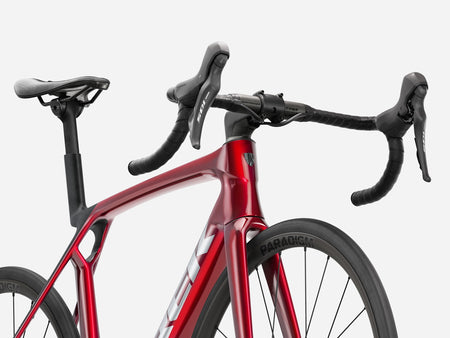 Trek Madone SL 5 Gen 8 Gloss Fury Red/Matte Deep Smoke