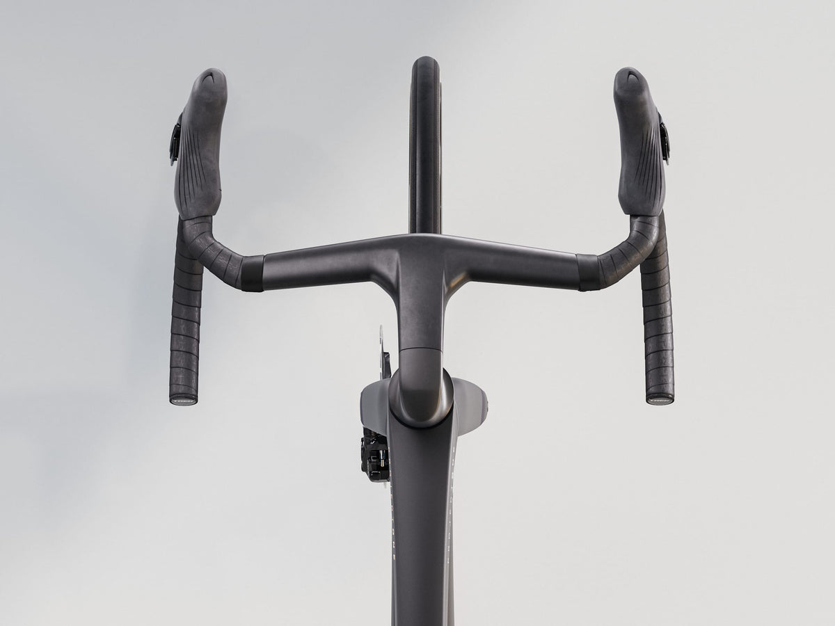 Trek Madone SLR 9 Gen 8 Matte Carbon Smoke/Prismatic Pearl