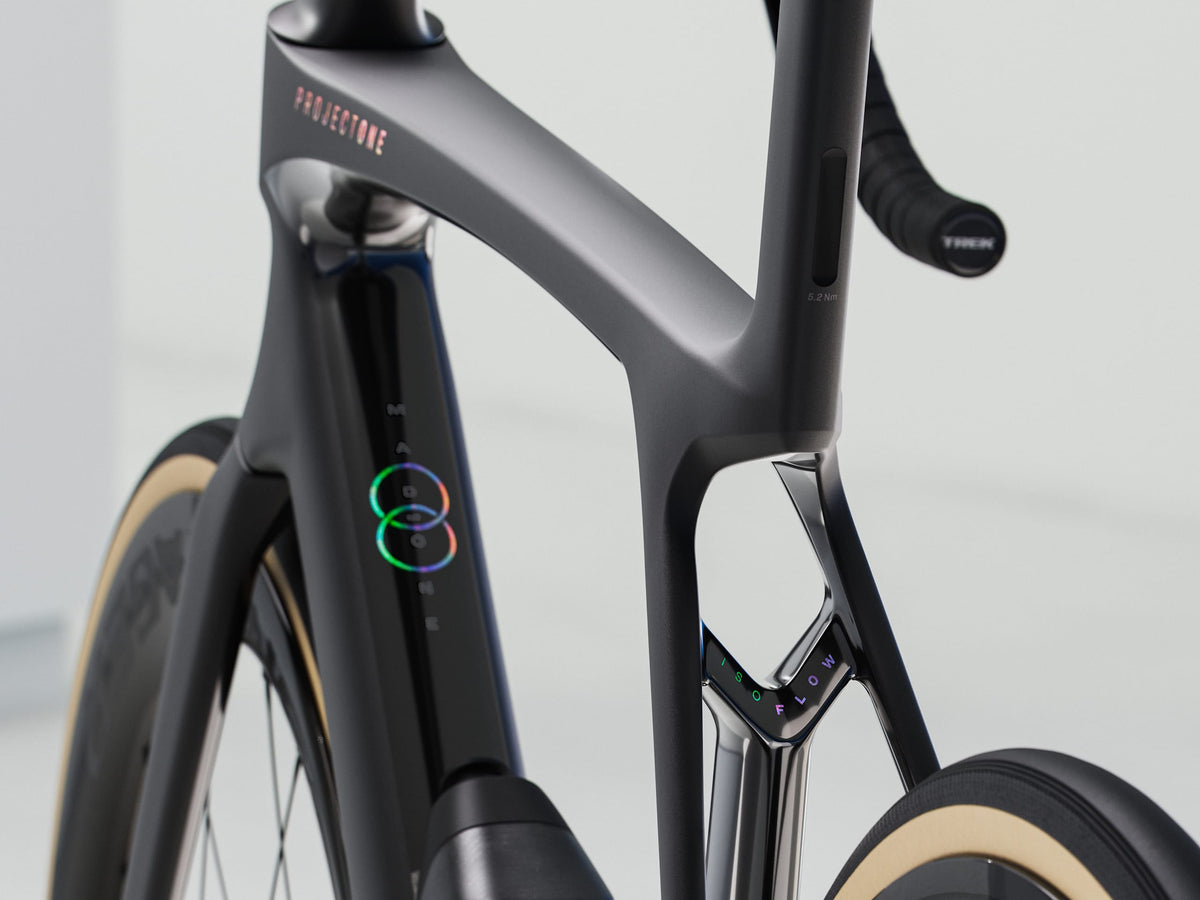 Trek Madone SLR 9 Gen 8 Matte Carbon Smoke/Prismatic Pearl