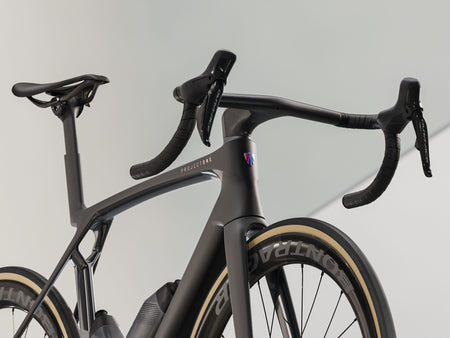 Trek Madone SLR 9 Gen 8 Matte Carbon Smoke/Prismatic Pearl