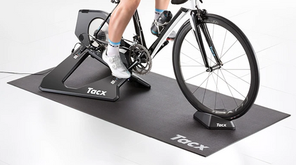 Tacx Mat enrollada para entrenadores inteligentes