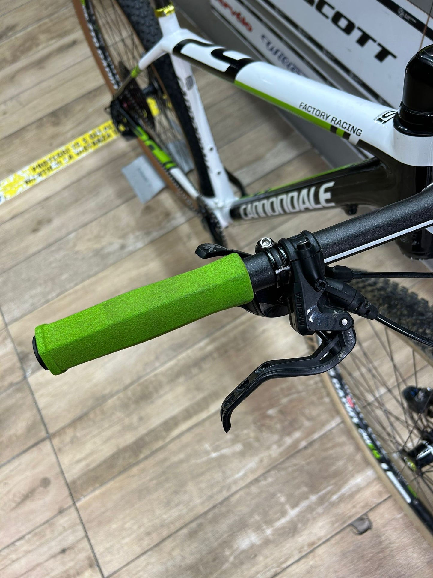 Cannondale F29 Tamaño de carreras de fábrica L - Usado