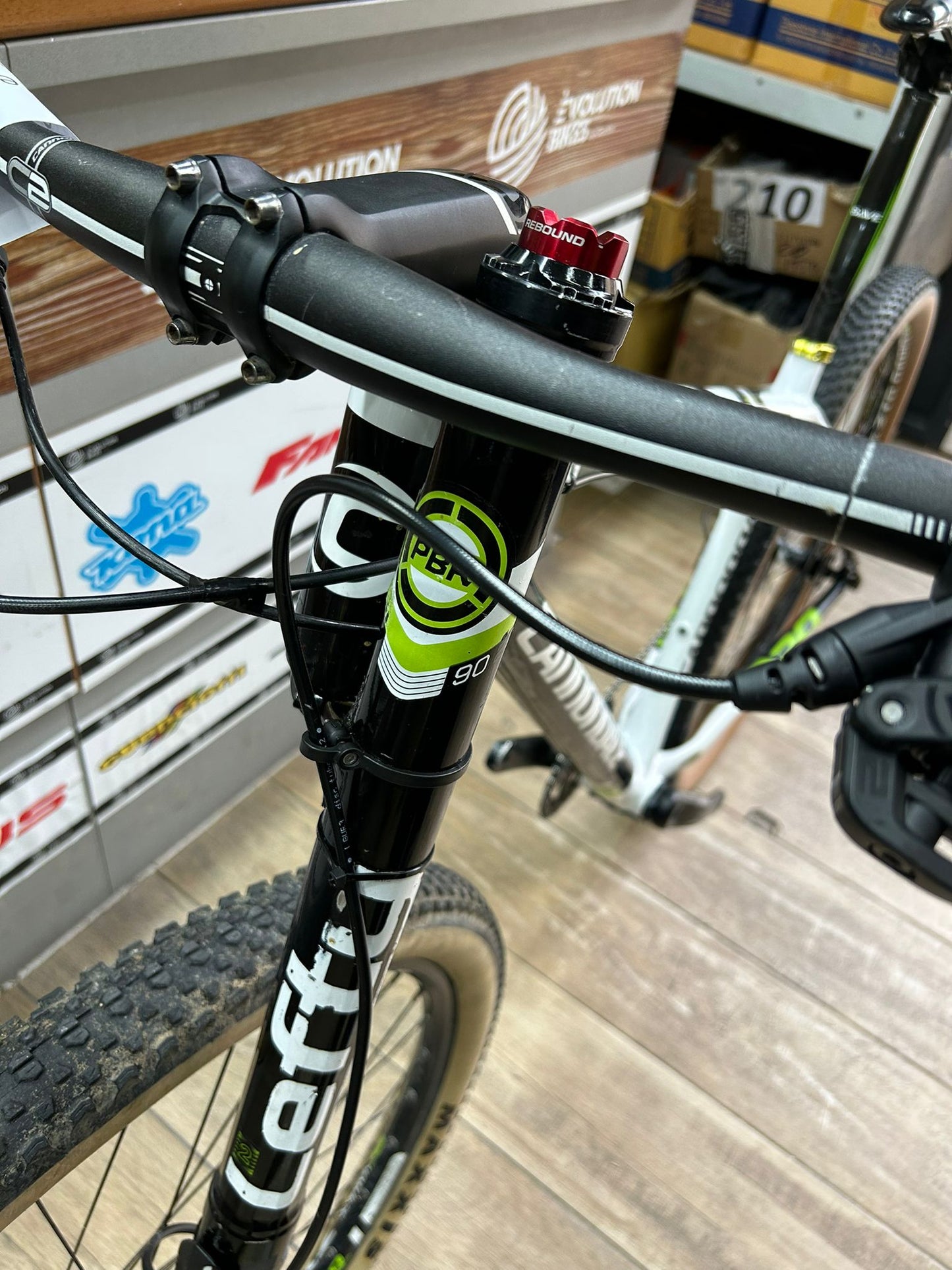 Cannondale F29 Tamaño de carreras de fábrica L - Usado