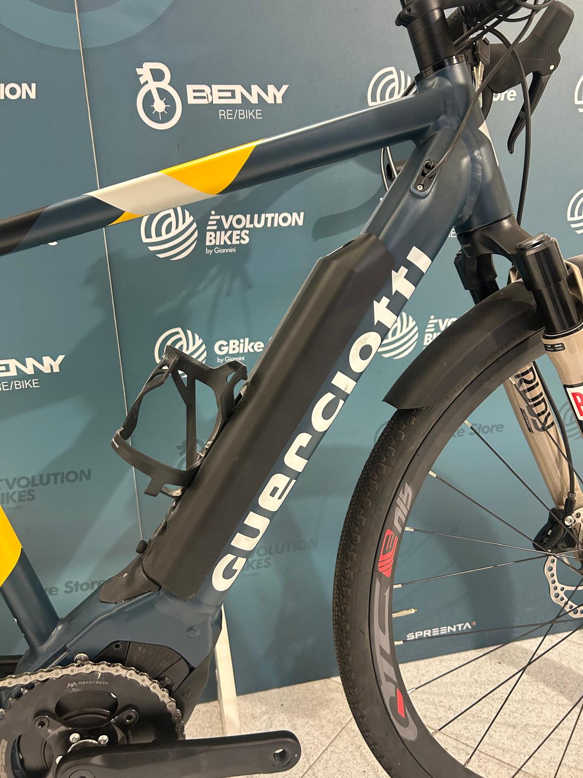 Guerciotti Greto w rozmiarze ON M - Używany