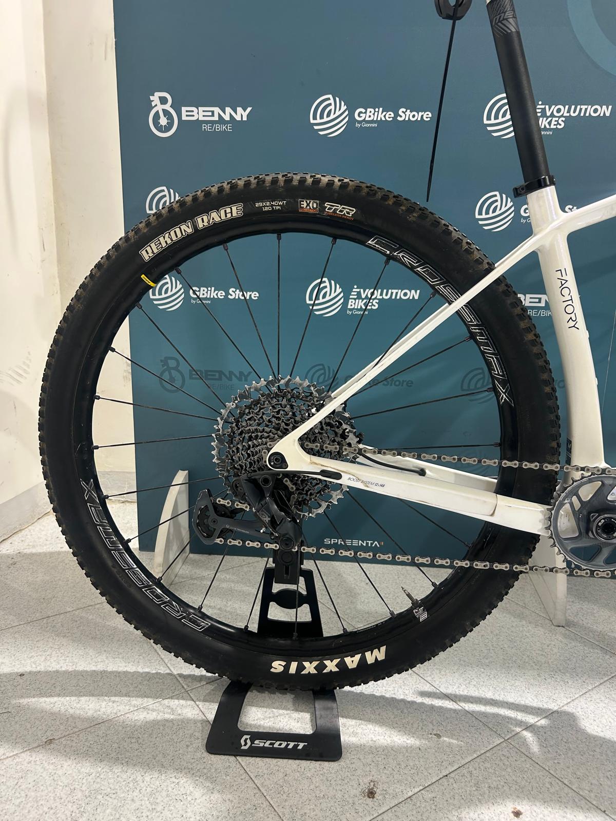 Megamo Usine 29 Taille M - Utilisé