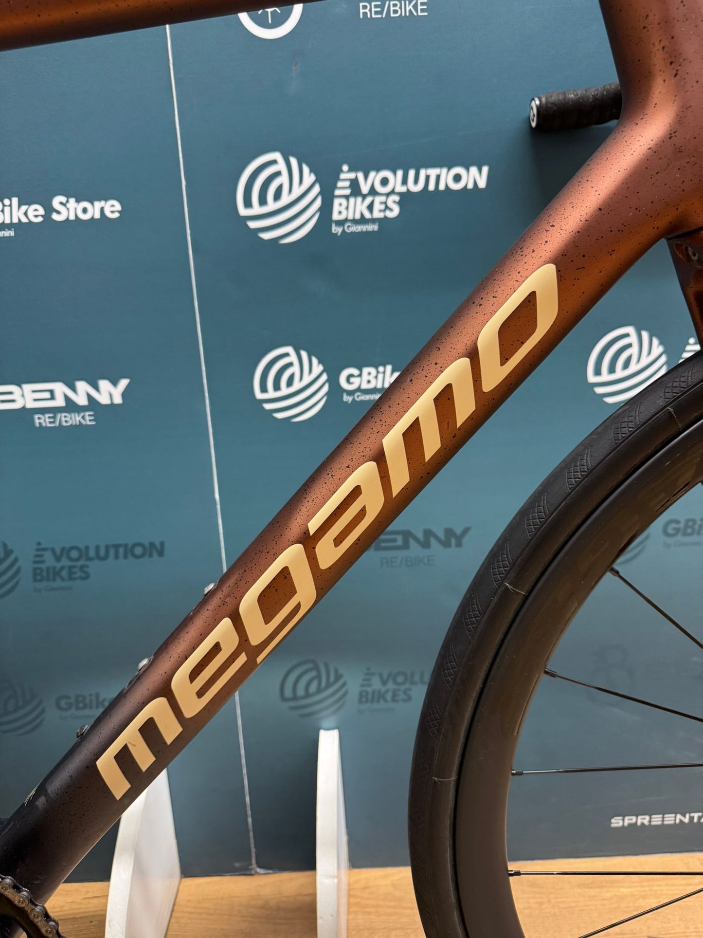 Megamo Silk 08 Rozmiar XL - Używany