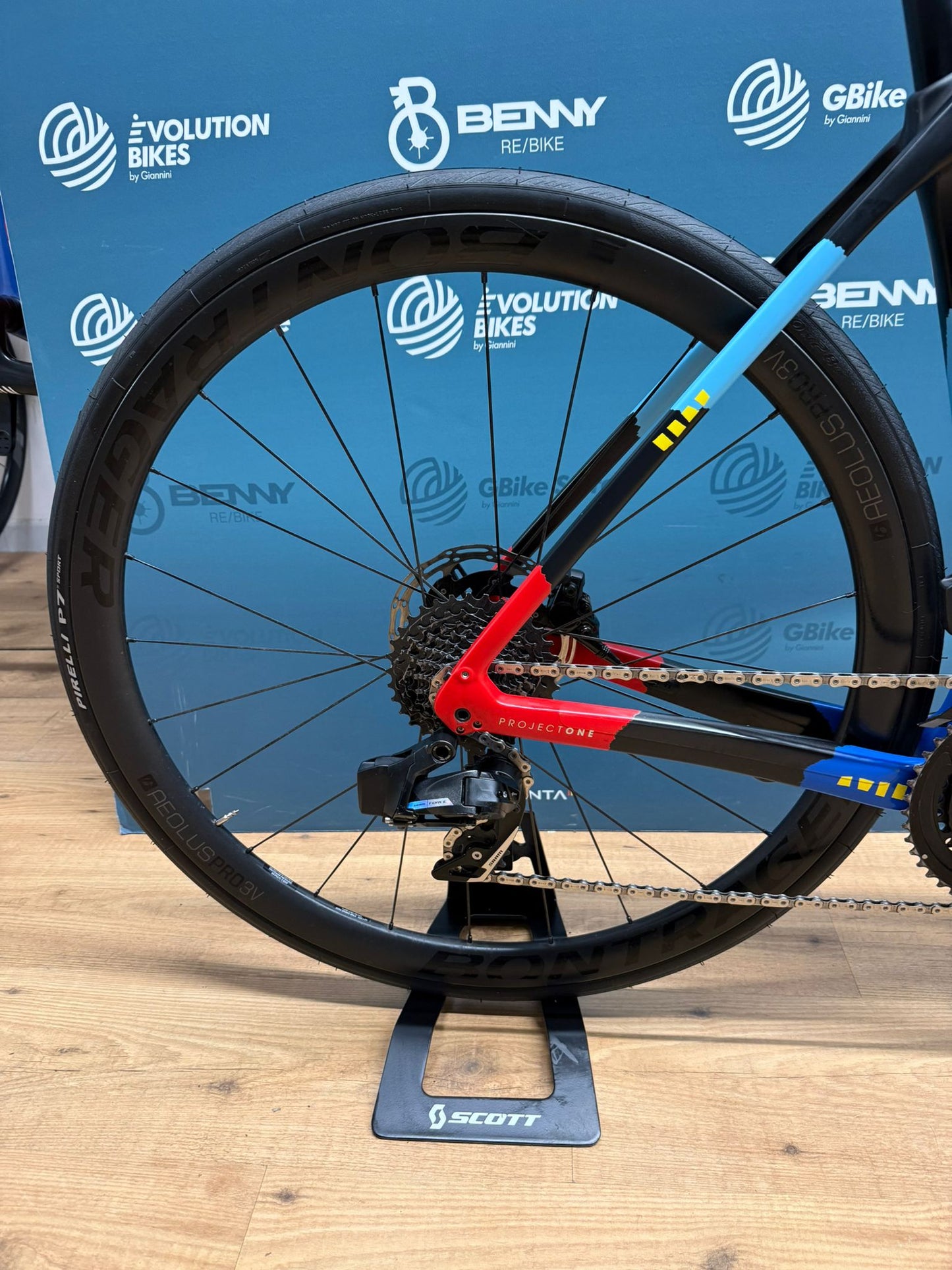 Trek Domane SLR 7 AXS Team Replica Size 54 - Used