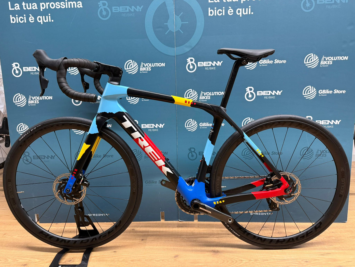 Trek Domane SLR 7 AXS Team Replica Size 54 - Used