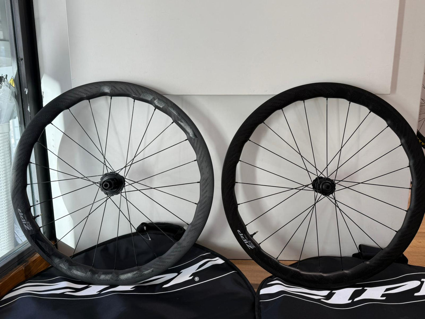 Zipp 353 NSW Hookless Wheels – DEMO