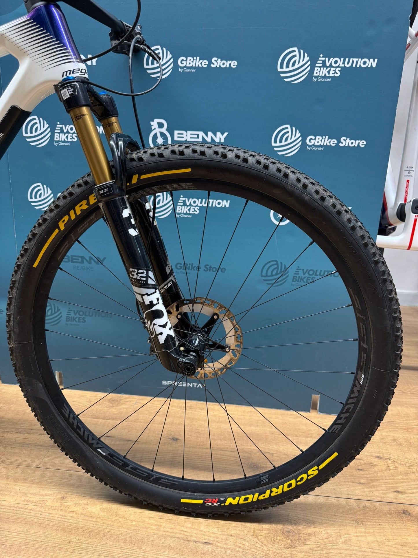 Megamo Factory AXS Size L - Used