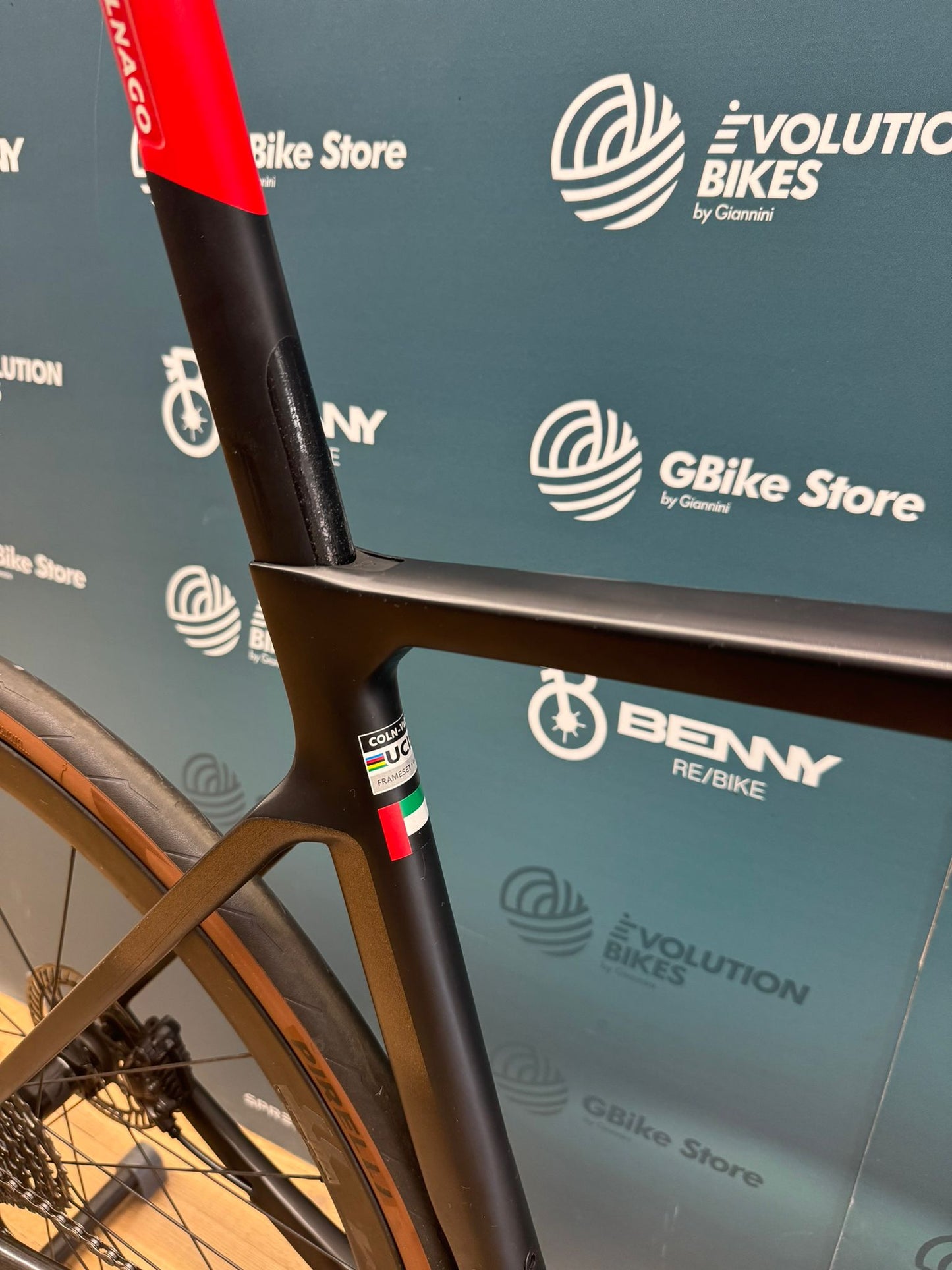 Colnago V4RS VAE Emirates Größe 530 - verwendet