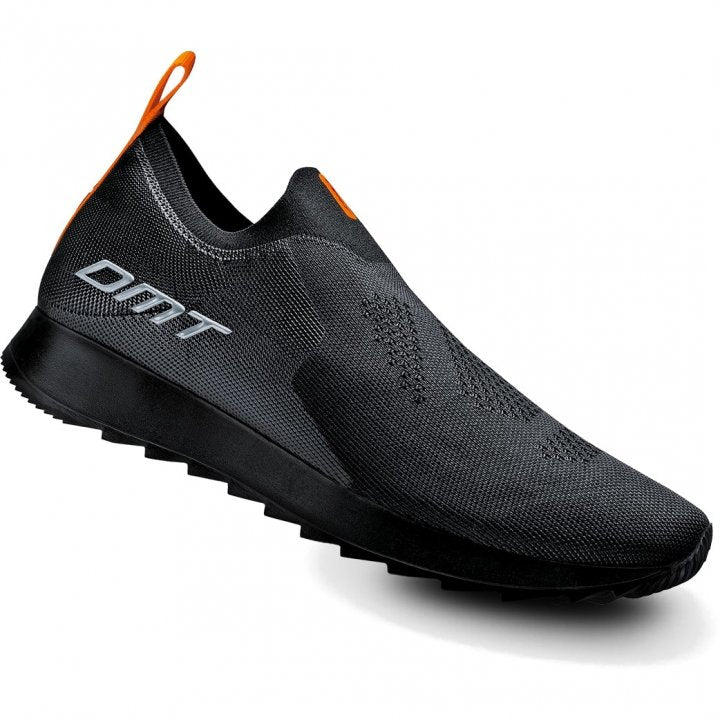 DMT -Podiumschuhe nach dem Rennen