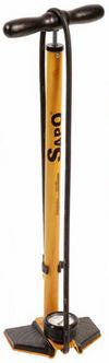 Pompe au sol Sapo One avec manomètre 63mm, protection en caoutchouc et raccord Jet Édition spéciale effet bois avec poignée noire 16 Bar/232 Psi